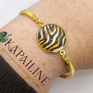 Adjustable bracelet with gold chain and 20mm cabochon in black and gold zebra print glass Unique handmade image 2