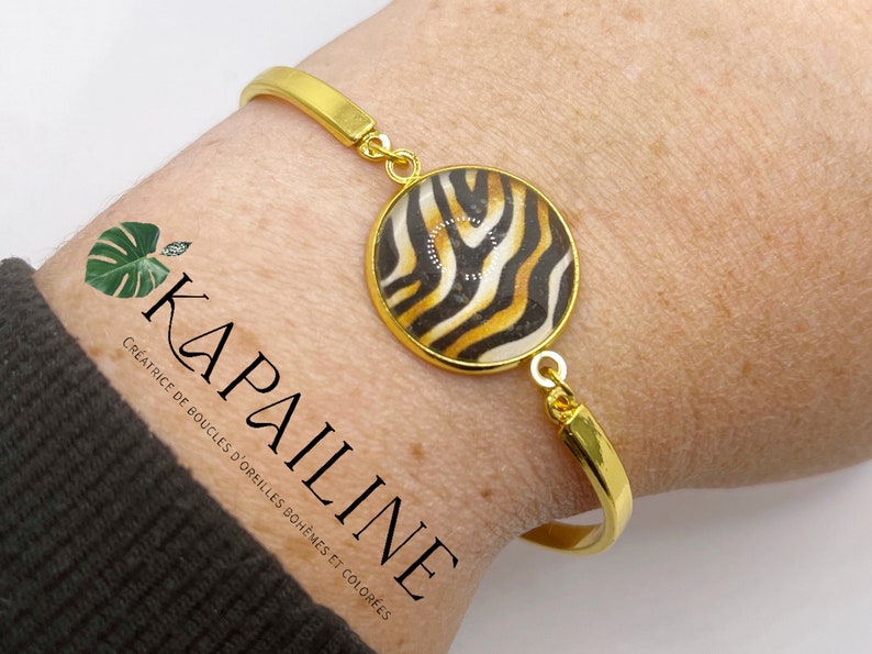 Adjustable bracelet with gold chain and 20mm cabochon in black and gold zebra print glass Unique handmade image 2