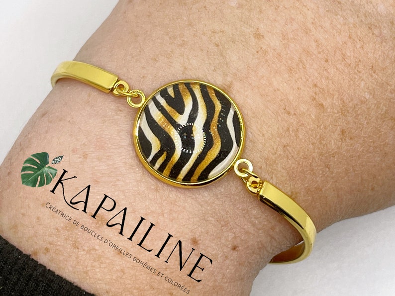 Adjustable bracelet with gold chain and 20mm cabochon in black and gold zebra print glass Unique handmade image 1