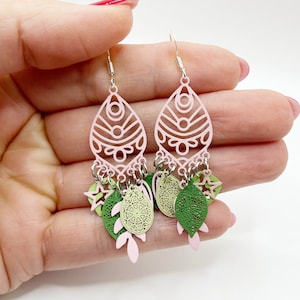 Boucles d’oreilles fantaisies artisanales bohèmes chic et tropicales rose vert orange uniques faites main très légères