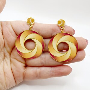 Boucles d'oreilles fantaisies artisanales a clou bohème chic colorées et très légères. Uniques faite main. Fines et légères Orange