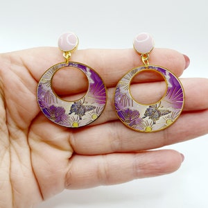 Fancy artisanal boho chic stud earrings, colorful and very light. Unique handmade. Thin and light fleurs mauve