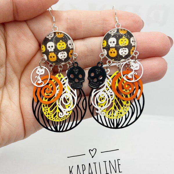 Boucles d’oreilles fantaisies artisanales thème Halloween avec citrouille , chat et tête de mort noir, jaune blanc et orange uniques