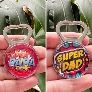 Magnes z otwieraczem do butelek ze szklanym kaboszonem o średnicy 37 mm z nadrukiem „super tata” w czerwonym komiksowym stylu Wyjątkowy, ręcznie robiony prezent