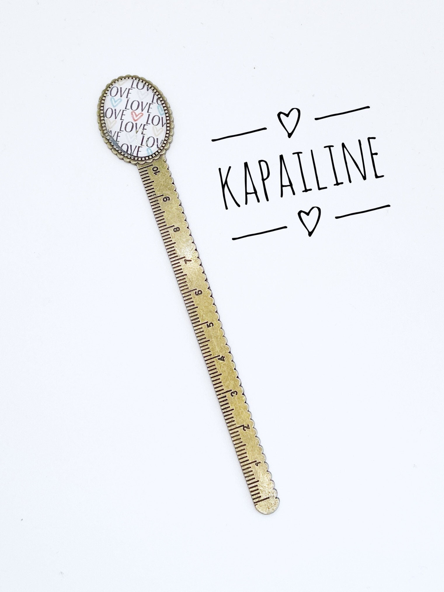 Règle Bronze de 10cm Personnalisée avec Un Cabochon en Verre Ovale Imprimé Fond Blanc et Love Coloré