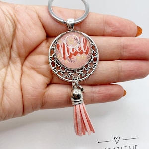 Porte clé argenté personnalisé avec cabochon en verre imprimé 25mm rose noël avec pompon unique fait main idée cadeau pour Noël
