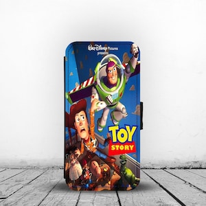 Capa de celular tipo carteira com compartimentos para cartões, capa de celular da loja de brinquedos, brinquedos do Andy, primeira capa de celular, Woody e Buzz Lightyear - Adicione seu nome!