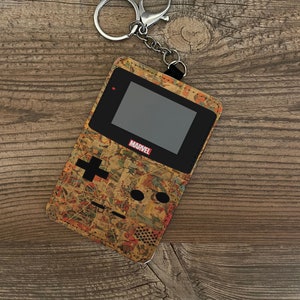 パーソナライズされたフェイクレザー ID カードホルダー、キーリング、ストラップホルダー、USB スティックホルダー、カスタム名入れギフト、マーベル アベンジャーズ、ゲームボーイ