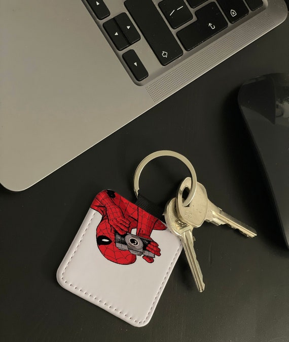 Portachiavi in ecopelle personalizzato, portachiavi in ecopelle  personalizzato, nuove case o regalo per auto nuove, Spiderman e la sua macchina  fotografica -  Italia