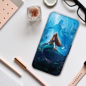 Étui portefeuille avec inserts pour cartes, Étui de téléphone en cuir, Étui de téléphone personnalisé, Cadeau pour elle, La petite sirène Disney - Ajoutez votre nom !