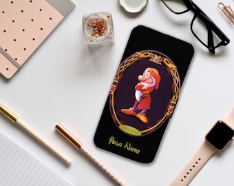 Étui de téléphone portefeuille avec inserts pour cartes, housse de téléphone en cuir personnalisée, coque de téléphone personnalisée, Disney Blanche-Neige, Grincheux - Ajoutez votre nom !