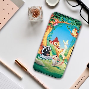 Capa de celular tipo carteira com compartimentos para cartões, capa de celular de couro personalizada, capa de celular personalizada, Bambi fofo - Adicione seu nome!