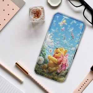 Funda para teléfono tipo billetera con insertos para tarjetas, funda de teléfono de cuero personalizada, estuche para teléfono personalizado, Disney Winnie Pooh y Ferkel: ¡agregue su nombre!