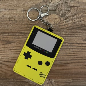 パーソナライズされたフェイクレザー ID カードホルダー、キーリング、ストラップホルダー、USB スティックホルダー、カスタムギフト、あなたの名前入りゲームボーイ
