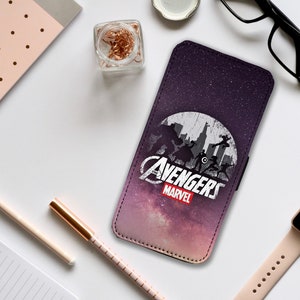 Portemonneetelefoonhoes met kaartinzet, gepersonaliseerde leren telefoonhoes, gepersonaliseerd telefoonhoesje, Marvel Comics, Avengers Assemble - voeg je naam toe!