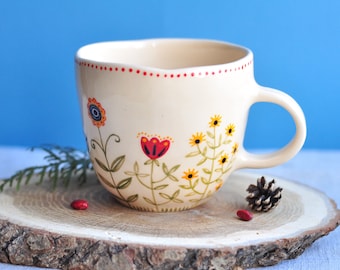 Handbemalte beige Tasse mit Ukrainischem Blumenornament, handgemachte Keramikkaffeetasse, Keramiktasse, Teetasse, Kaffeetasse, Geschenk für Kaffeeliebhaber