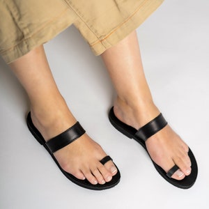 Barefoot shoes women, Black leather toe ring sandals, Leather sandals women, Sandalen damen image 1