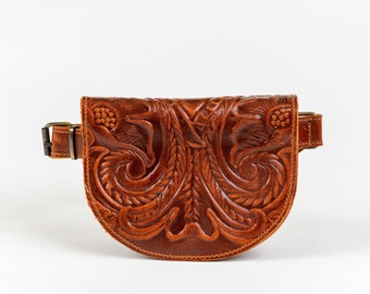 Half moon leather fanny pack for women, Hand tooled leather belt bag, Tooled leather bum bag, Gürteltasche leder, Banana cuir femme