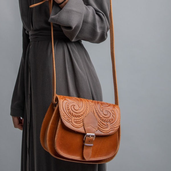 Crossbody leather bag, Leather hand tooled saddle purse, Tan leather saddle bag , Satteltasche aus Leder, Accessoires en cuir