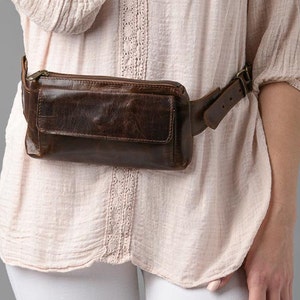 Full grain leather fanny pack for women, Brown leather belt bag, Leather waist bag, Gürteltasche leder, Sac banane cuir femme image 4