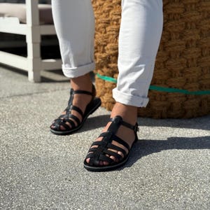 Men&#39;s Greek Leather Fisherman Sandals: Closed Toe Summer Flats