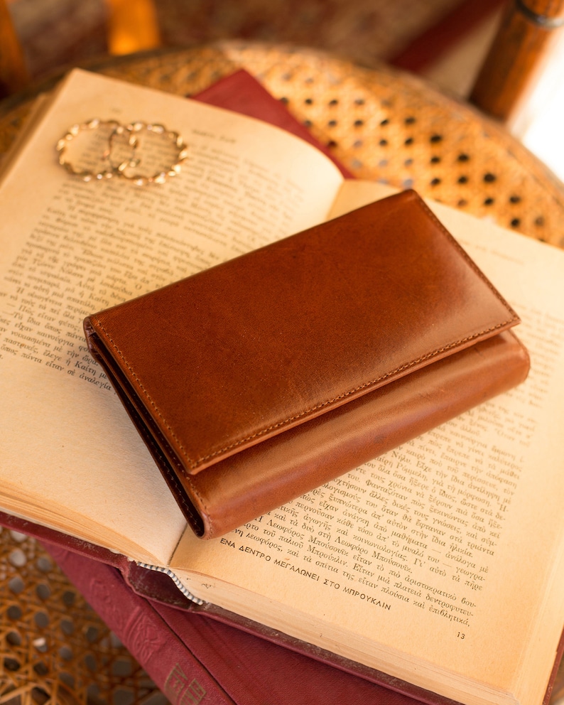 Cartera pequeña de tres pliegues para mujer, cartera minimalista de cuero, cartera de viaje, cartera para tarjetas de crédito imagen 1