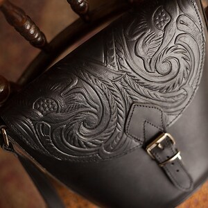 Cowboy saddle shape leather bag women embossed, Womans tooled leather handbags, Saddle bag purse, Vintage leather purse image 7