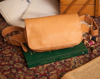 Vegetable tanned leather fanny pack for women, Tanned leather bag, Leather flap belt bag, Banane cuir, Leder bauchtasche