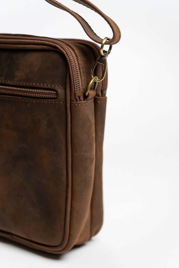 Sac Bandoulière Homme En Cuir PU Marron - Grand Modèle Réglable (26x22x6 Cm) - Neuf Avec étiquettes, Style Sacoche