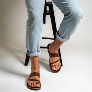 Handmade Leather Greek Sandals for Men: Barefoot Toe Ring Design