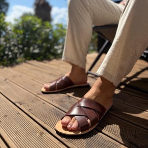 Men leather cross strap sandals, Brown leather flat sandals men, Minimalist summer shoes, Sandalen herren, Sandales cuir homme