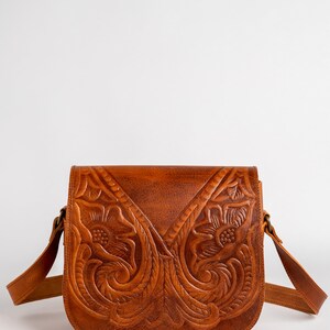 Western leather saddle bag for women, Tooled leather crossbody bag, Hand tooled leather purse, Saddle bag purse zdjęcie 3