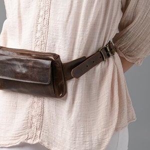 Full grain leather fanny pack for women, Brown leather belt bag, Leather waist bag, Gürteltasche leder, Sac banane cuir femme image 5