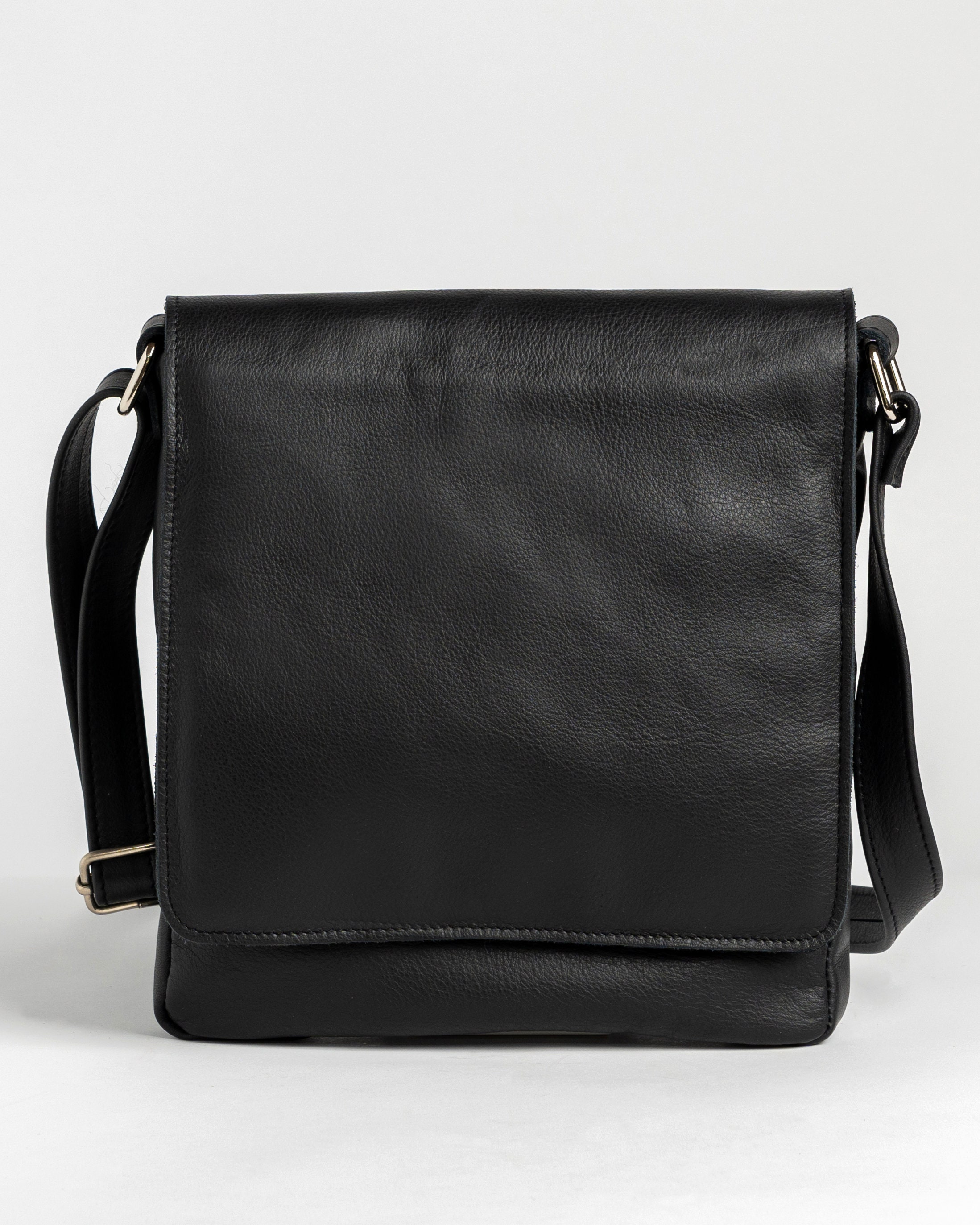 ★TOUT Y EST★ Buckled Cordura Messenger Bag BLACK LRBG3201B Buckled Messenger Bag – La Garçonne