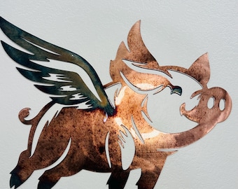 Fliegendes Schwein aus Stahl: Eine skurrile Metallskulptur