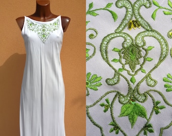 White viscose caftan with green embroidery