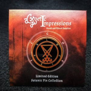 Pin de esmalte duro con el sigilo de Lucifer imagen 8