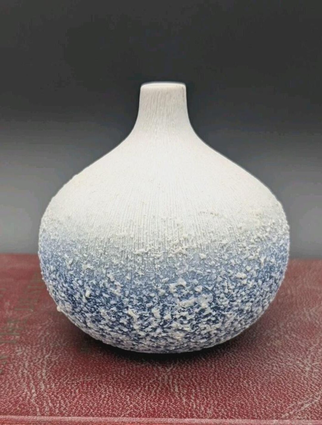 Vintage Asian Ceramic Bud Vase Small Textured Blue and White Thailand 3 ...