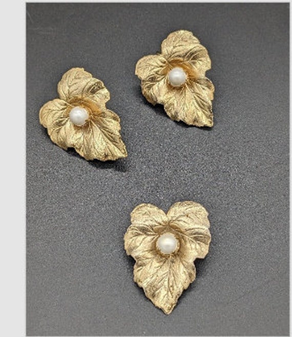 Vintage Sarah Coventry Brooch and Earrings Set Go… - image 6