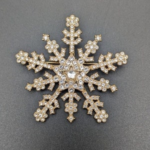 Vintage Napier Snowflake Pin Brooch Gold Tone Crystals Christmas Holiday