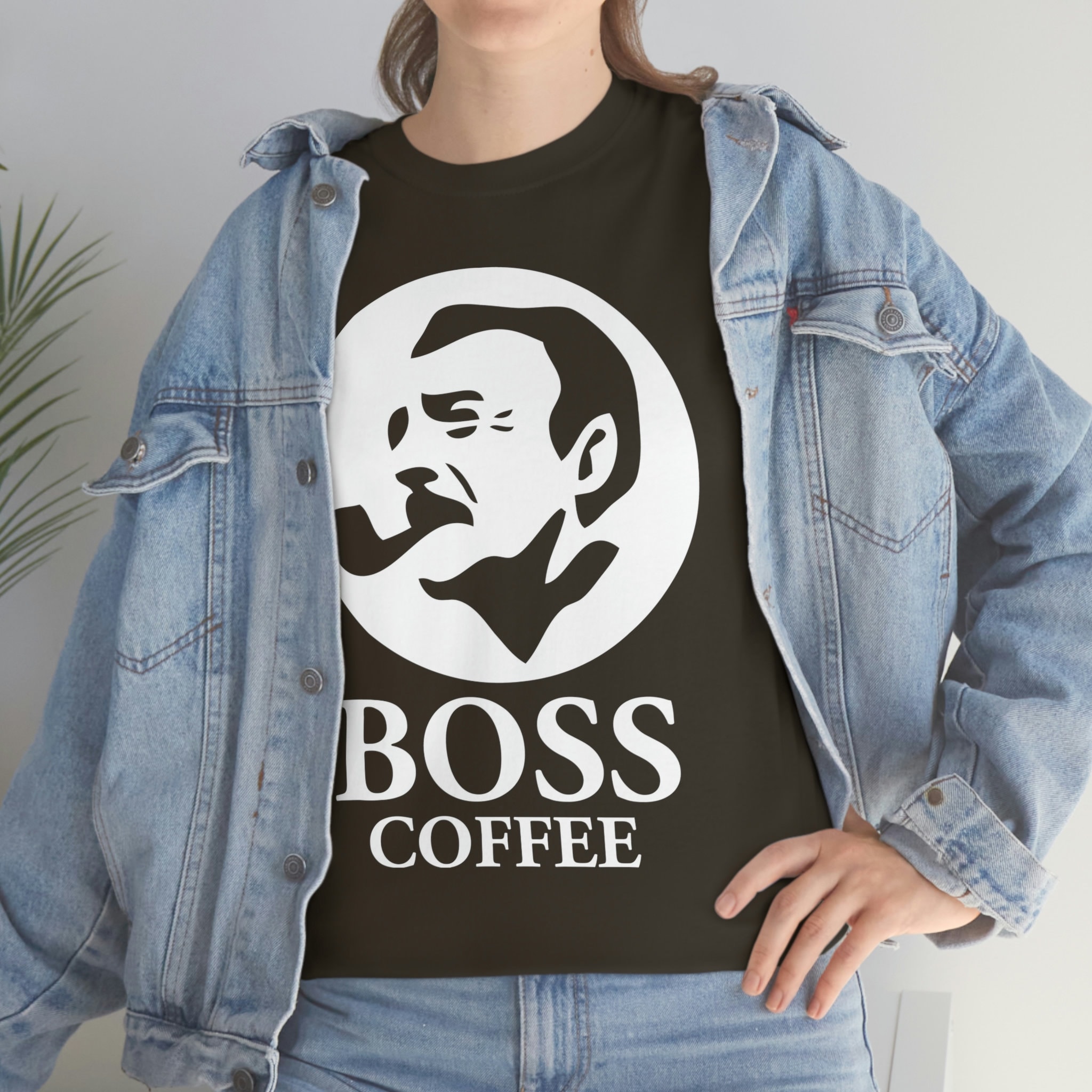 サントリー「ボスコーヒー」日本語ロゴTシャツ - ユニセックス