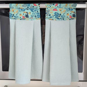 Hanging hand towels in honeycomb terry cloth and cotton