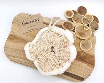 Washable shower flower in bamboo sponge and organic cotton.