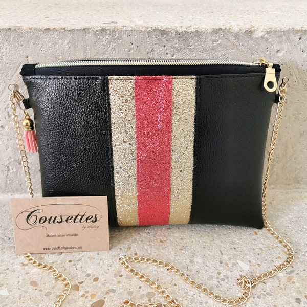 Pochette de soirée en simili cuir noir, or et rose.