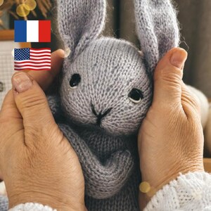 Modèle PDF de tricot pour lapin – Peluche de 25 cm – Tricot droit sur deux aiguilles – Peluche douce, idéale pour les débutants