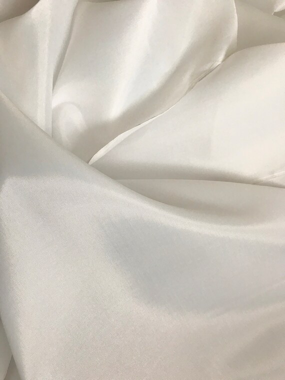Mid-heavy weight white dress lining fabric 115cm 45", available per metre Mid-heavy weight white dress lining fabric 115cm 45", available per metre