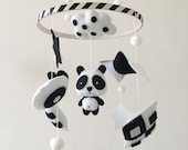 Black&White felt Baby mobile with panda and montessori objects, munari nursery, crib, cot mobile, monochrome, montessori