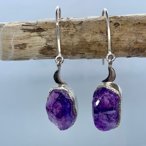 Amethyst Rohstein Ohrringe.