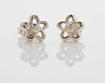 Flower stud earrings, sterling silver studs, flower earrings, silver studs.