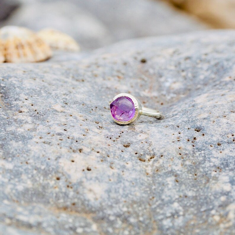 Bague en cristal brut, pierre précieuse améthyste, argent sterling. image 5